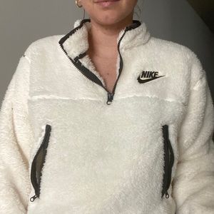 NIKE Sweater